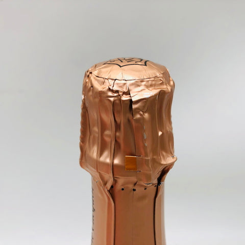 ヴーヴクリコロゼ 375ml。華やかな果実香と洗練の泡立ち、贅沢なロゼシャンパーニュ　