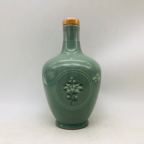 ニッカ 高麗青磁 雲鶴草華文様 象嵌ボトル 青峯 600ml。美と熟成が響き合う、青磁の逸品。