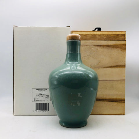 ニッカ 高麗青磁 雲鶴草華文様 象嵌ボトル 青峯 600ml。美と熟成が響き合う、青磁の逸品。