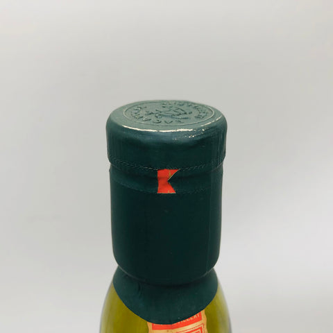 ラガヴーリン16年1000mlのアイラシングルモルト。強烈なピート香と16年熟成の深いコクが楽しめる大容量ボトル。キャップ上部画像