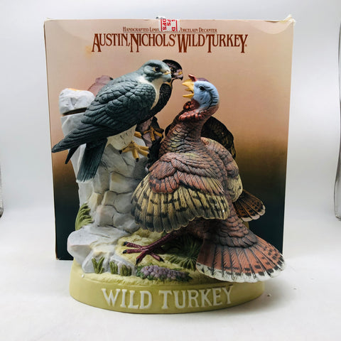 ワイルドターキー  陶器ボトル 750ml。力強さを纏う、重厚なる伝統バーボン。