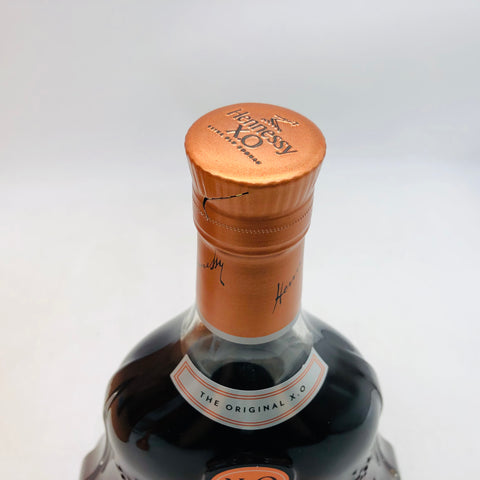 ヘネシーXOアイススタンプ 700ml。氷に刻むロゴ — 贅沢を映す、X.O のひと雫　