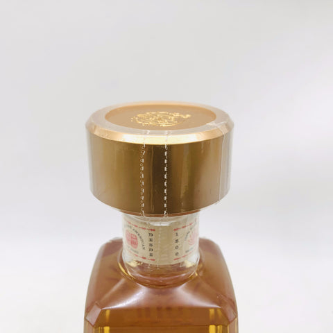 ホセ クエルボ 1800 レポサド テキーラ 750ml、アガベ100％使用。オーク樽熟成によるバニラとスパイス香が特徴のバランス豊かなテキーラ。