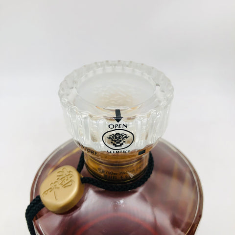 響ミレニアム2000 700ml。千年の節目に輝く特別な響。