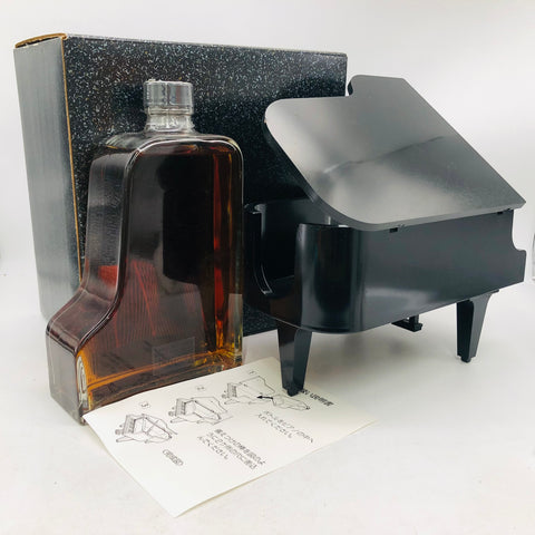 サントリー ローヤル ピアノ型ボトル 特級 600ml。奏でるように香る、特級ローヤルの名匠ボトル