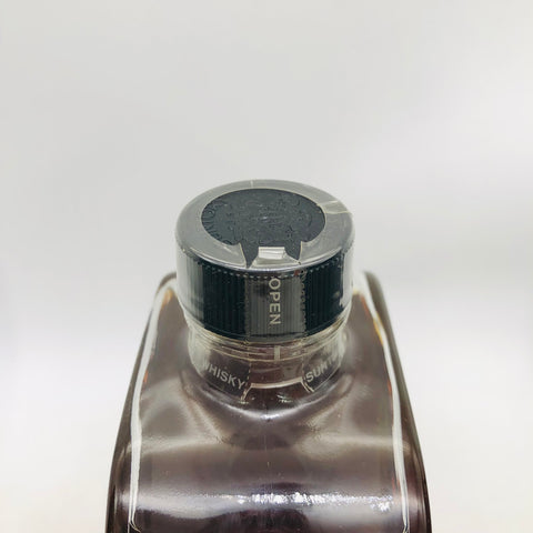 サントリー ローヤル ピアノ型ボトル 特級 600ml。奏でるように香る、特級ローヤルの名匠ボトル