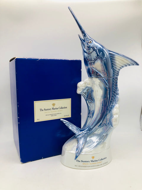 サントリー マリンコレクション カジキ 陶器ボトル 700ml。海の王者を象った、芸術的陶器ボトルの特別ウイスキー