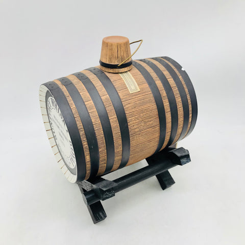 サントリー ローヤル ウイスキー特級 樽ボトル マグナムボトル 1800ml。樽の風格とローヤルの深みを詰め込んだ、特級時代の大容量名品