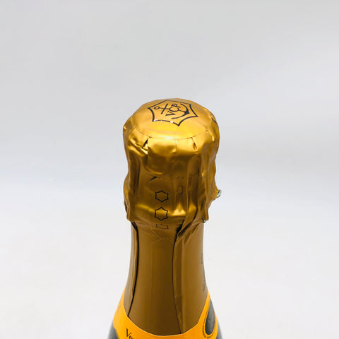 ヴーヴクリコ イエロー ハーフボトル 375ml。華やかに弾ける、王道シャンパーニュ。 