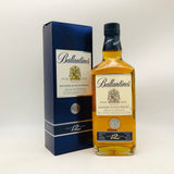 バランタイン 12年 700ml。12年熟成が生む、王道のまろやかスコッチ。