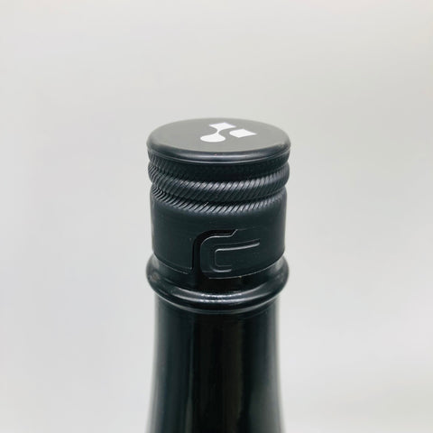 商品画像のボトル写真。 、ラベルデザインと味わいの魅力を伝える商品画像