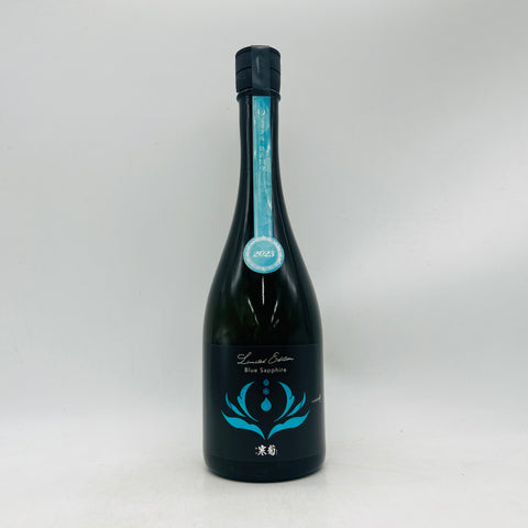 菊 純米大吟醸 ブルーサファイア 720ml。美しい青瓶と果実香が魅力の純米大吟醸。