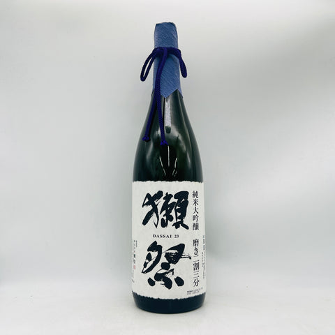獺祭 二割三分 1800ml。山田錦を23％まで磨き上げた透明感溢れる最高峰の日本酒。