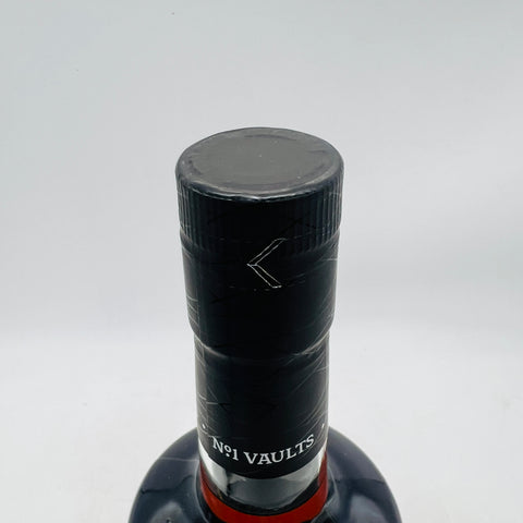 ボウモア 18年 アイラフェス2023 700ml、アイラ島フェス限定シングルモルト。スモーキーで深みのある18年熟成ウイスキー。