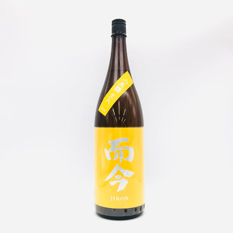 而今 純米吟醸 八反錦 火入 1800ml 最新詰、青リンゴ香と爽やかな酸味が特徴の日本酒。洗練されたラベルデザイン