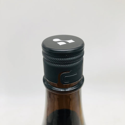 商品画像のボトル写真。 、ラベルデザインと味わいの魅力を伝える商品画像