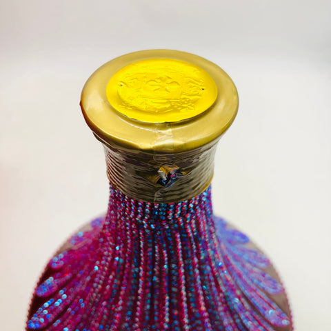 CROWNVINE クラウンバイン トラディションスタイル パープル 700ml。ブルーベリーやカシスの香りと柔らかなコクの国産赤ワイン。紫基調のラベルが印象的。