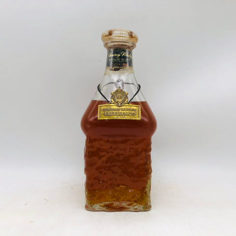 サントリー エクセレンス 760ml。昭和の贅沢を味わう、気品漂うクラシックブレンデッド。 