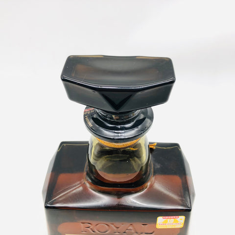 サントリー ローヤル12年ホワイトラベル 700ml。まろやかでバランスの良い、日本のブレンデッドウイスキー。　