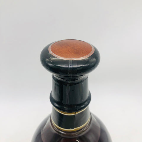 ワイルドターキー1855リザーブ750ml。濃厚なキャラメルとオーク香が特徴のプレミアムバーボンで、深い琥珀色と重厚な味わいの限定ボトル。112.2°(56.1%)