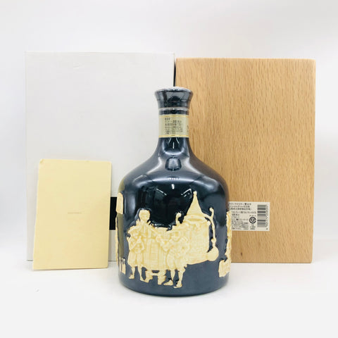 Hibiki30-Arita-Ware-Meisui-Yang-Engraved-Shikon-Glaze-Kinuta-gata2