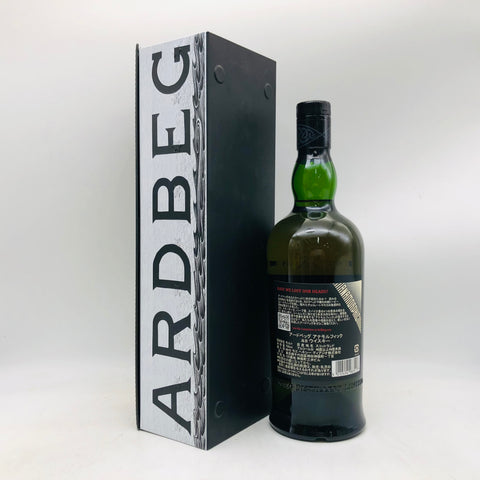 アードベッグ アナモルフィック ケース付 700ml。四次元の味わいへ誘う、革新のアードベッグ。