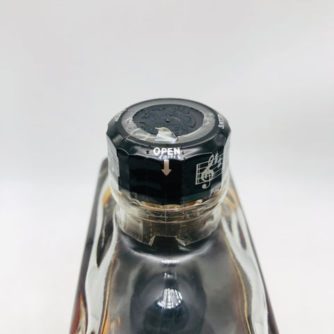 サントリーブランデー エクストラ マリンバ型。長期熟成原酒使用。楽器型のユニークなボトルが魅力。