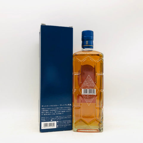 サントリー 角 プレミアム 700ml。角瓶の魅力を、より上質に仕上げたプレミアムブレンド。
