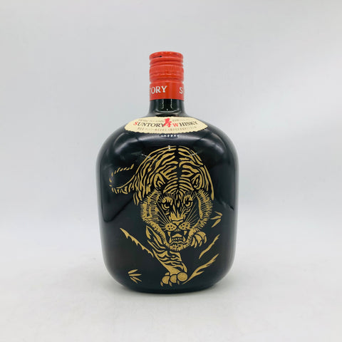 サントリーオールド寿  寅 彫刻 700ml。力強さと縁起を纏う、特別なサントリーオールド