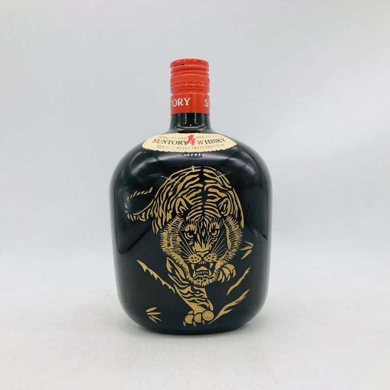 サントリーオールド寿  寅 彫刻 700ml。力強さと縁起を纏う、特別なサントリーオールド