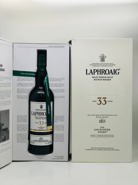 ラフロイグ 33年 イアンハンターブック3 700ml。スコットランド・アイラ島産ウイスキー。重厚なピート香と熟成の深み。