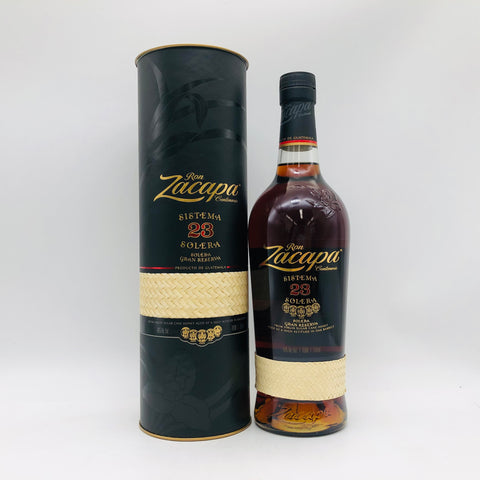 ロン サカパ 23 プレミアムラム 750ml 40%、グアテマラ産。キャラメルやヴァニラの甘い香りと複雑な熟成感が特徴、専用箱付き。