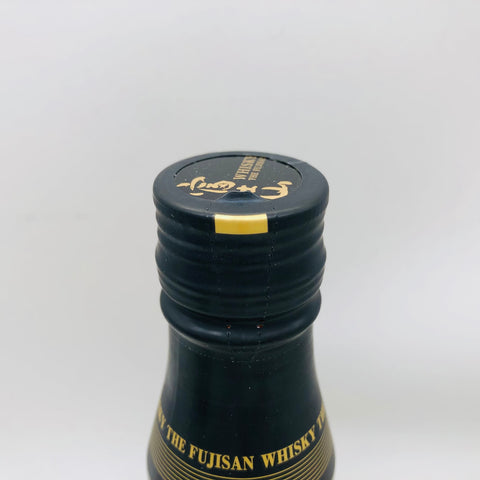 富士山 700ml。富士の恵みを映した、滑らかで上品なジャパニーズウイスキー。