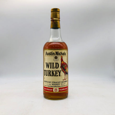 ワイルドターキー 8年 旧ボトル 750ml。ケンタッキー伝統の味わいが詰まった、深みある8年熟成バーボン