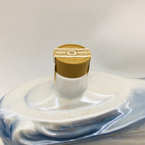 ザサントリーマリンコレクションクジラ 700ml。海の王者を宿す、静かに深いサントリーウイスキー　