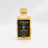 バランタイン12年 48ml。小瓶で広がる、王道スコッチのまろやかさ。 