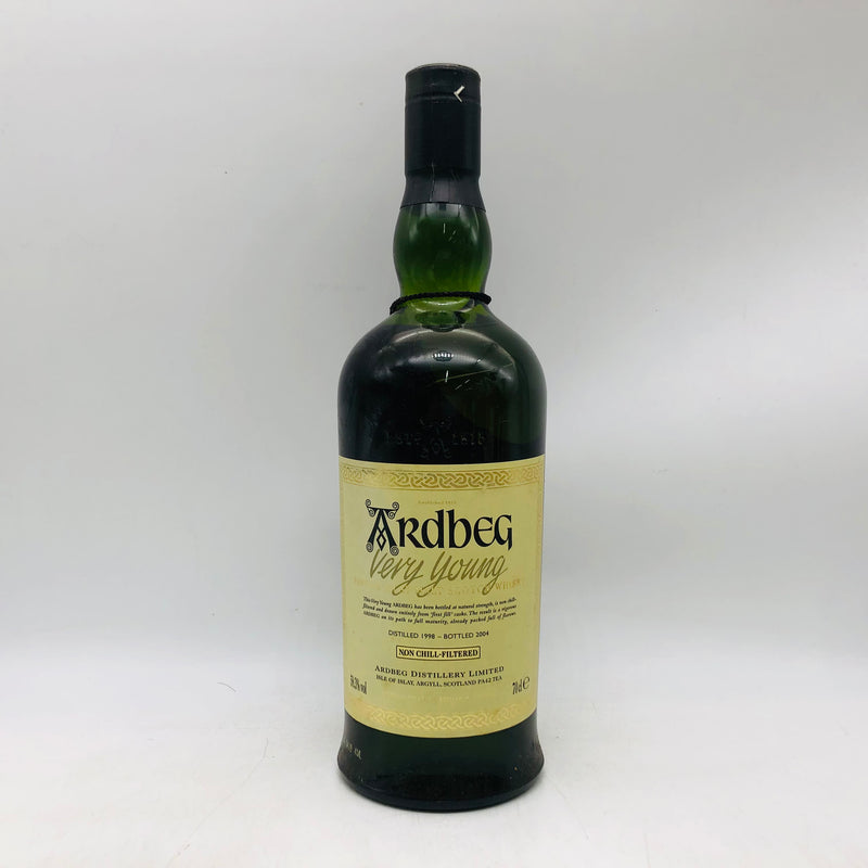 アードベッグ ベリーヤング 700ml。復活したアードベッグの情熱を宿す、伝説の第一章。