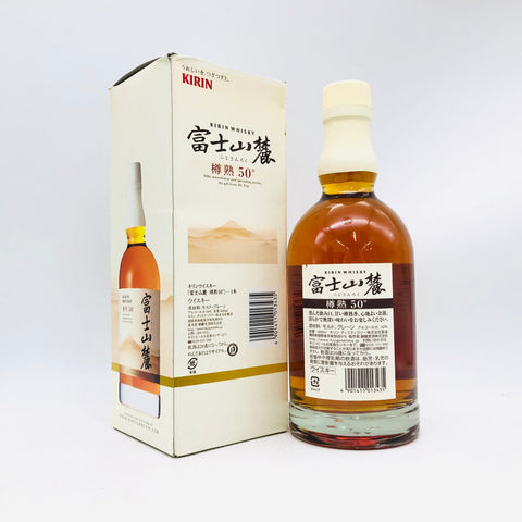 KIRIN 富士山麓 樽熟50度 600mlの白キャップとラベルの琥珀色のウイスキー