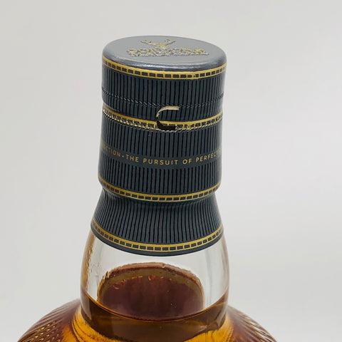 ゴードンマクファイルカリラ1982 700ml。時を重ねたスモークの芸術、円熟のアイラ。　