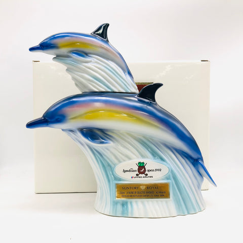 サントリー ローヤル ハワイアオープン記念1992 ウイスキーイルカボトル 700ml。波間に香るローヤル、優美なイルカと共に