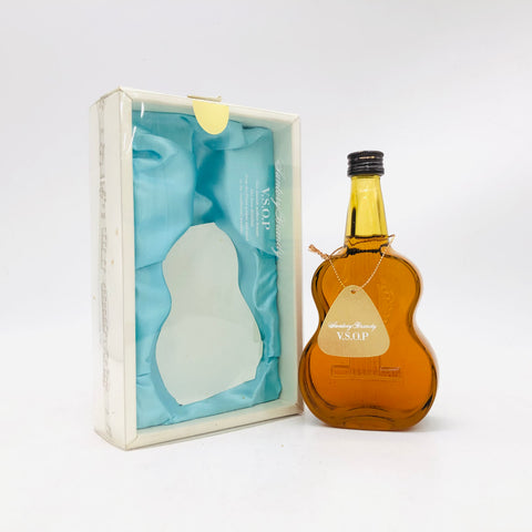 サントリー ブランデー VSOP クラシックギター 100ml。小さなギターに詰め込まれた芳醇な調べ 