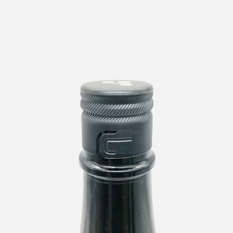 而今 純米大吟醸 吉川山田錦 火入 720ml、三重県木屋正酒造の高級日本酒。白桃香と滑らかな旨味が特徴のエレガントな純米大吟醸　のキャップ上部画像