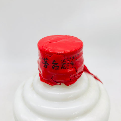 貴州茅台酒 五星麦ラベル 500ml、赤地に五つ星の伝統デザイン。力強くまろやかな白酒。