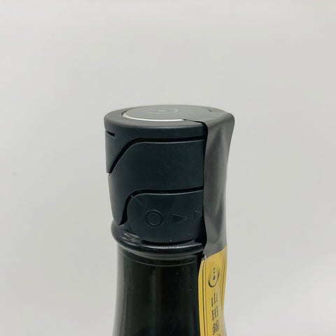 寒菊 電照菊 限定無濾過生原酒 山田錦50 純米大吟醸 720ml、千葉県寒菊銘醸の秋限定酒。パイナップル香と透明感のある味わいが特徴の一本のキャップ上部の画像