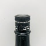 阿部酒造 REGULUS 2024 720ml、新潟県柏崎市産の白麹仕込み日本酒。リンゴやマスカットの香りと爽やかな酸味が特徴のモダンなボトルデザインのキャップ上部画像