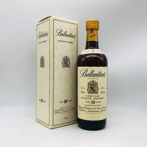 バランタイン 30年 ベリーオールド 旧ボトル 700ml、スコットランド産ブレンデッドスコッチ。蜂蜜やドライフルーツ香が漂う重厚で上品な一本の白い箱とボトルの正面画像