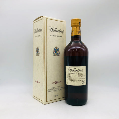 バランタイン 30年 ベリーオールド 旧ボトル 700ml、スコットランド産ブレンデッドスコッチ。蜂蜜やドライフルーツ香が漂う重厚で上品な一本の白い箱とボトルの裏面画像