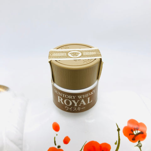 サントリー ローヤル 干支ボトル 丑年 2009年 600ml。熟成12年、丑年デザインの限定ウイスキー