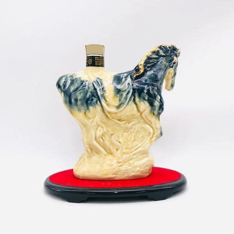 サントリー ローヤル 干支ボトル 午 2014年 台座あり 600ml。12年熟成の華やかさ、午の干支を象った特別ボトル 