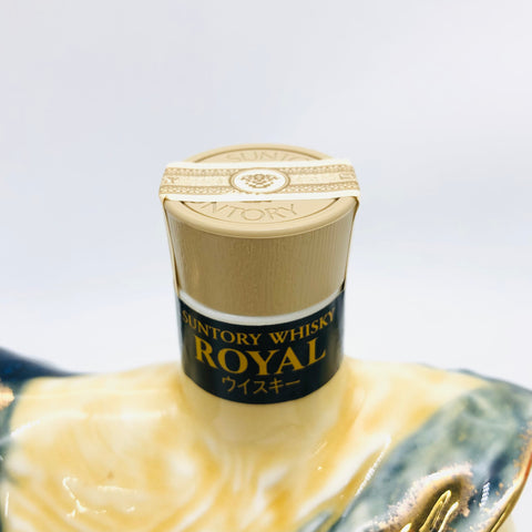 サントリー ローヤル 干支ボトル 午 2014年 台座あり 600ml。12年熟成の華やかさ、午の干支を象った特別ボトル 